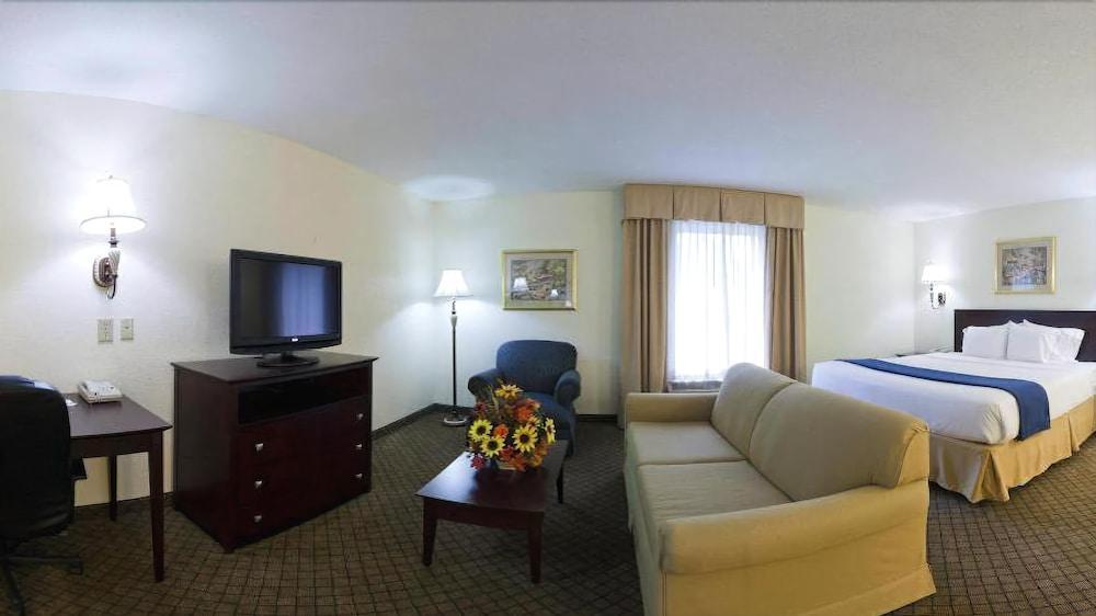 Clarion Pointe-dillard Near Blue Ridge Mountains