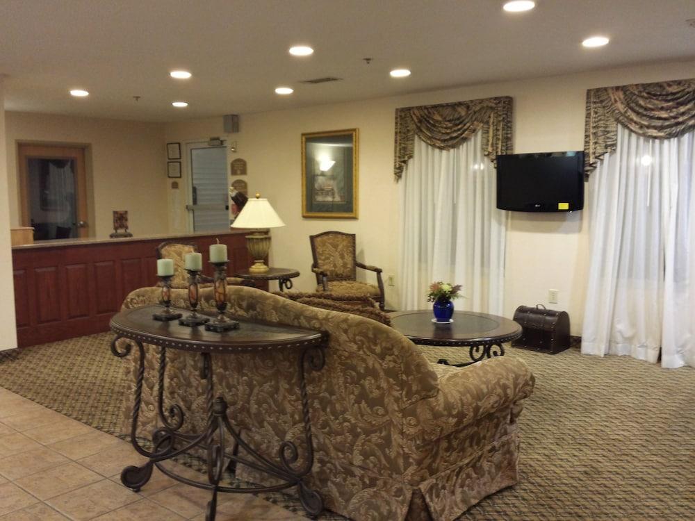 Hotel Clarion Pointe-dillard Near Blue Ridge Mountains 2*
