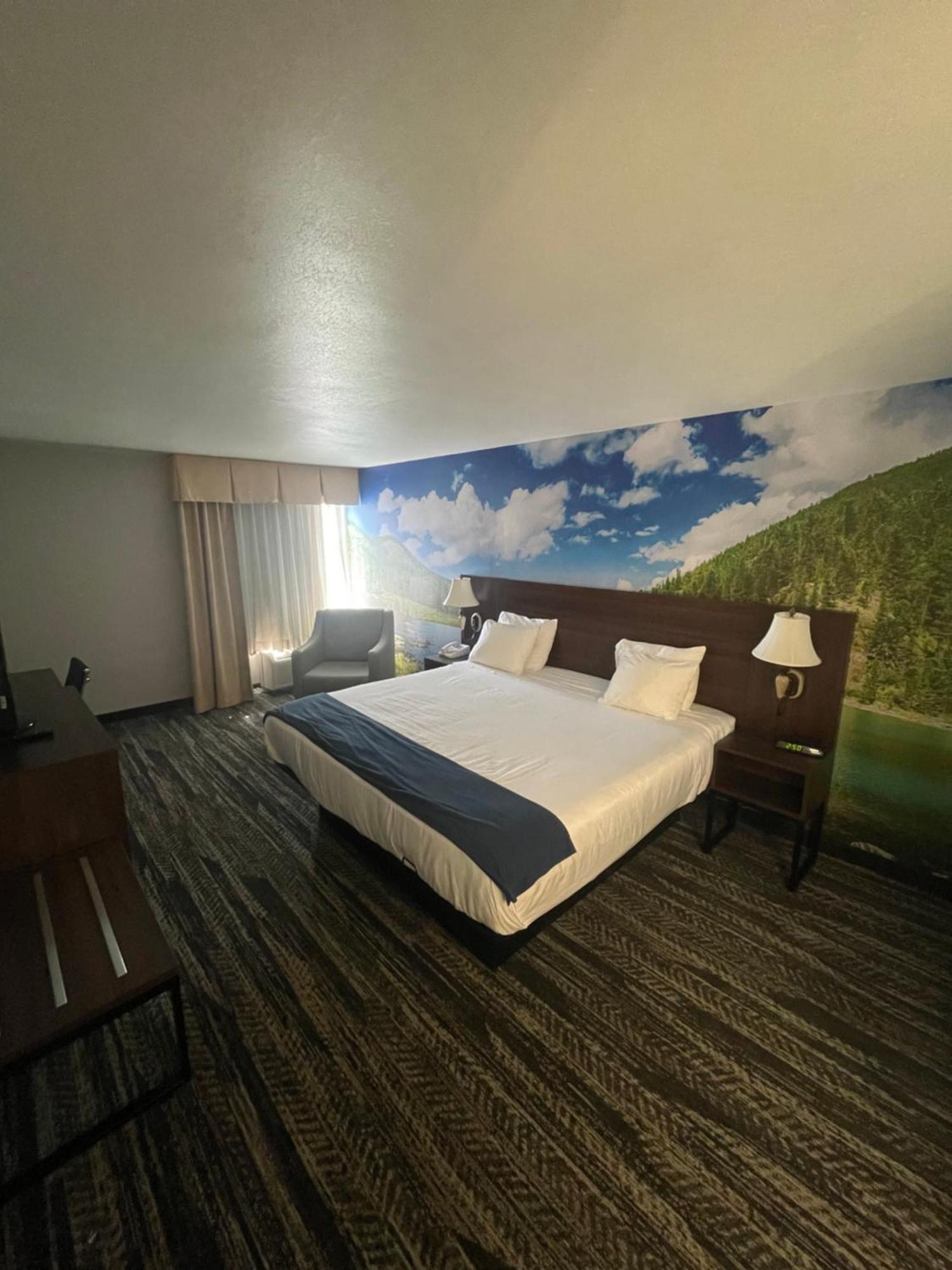 Clarion Pointe-dillard Near Blue Ridge Mountains Dillard