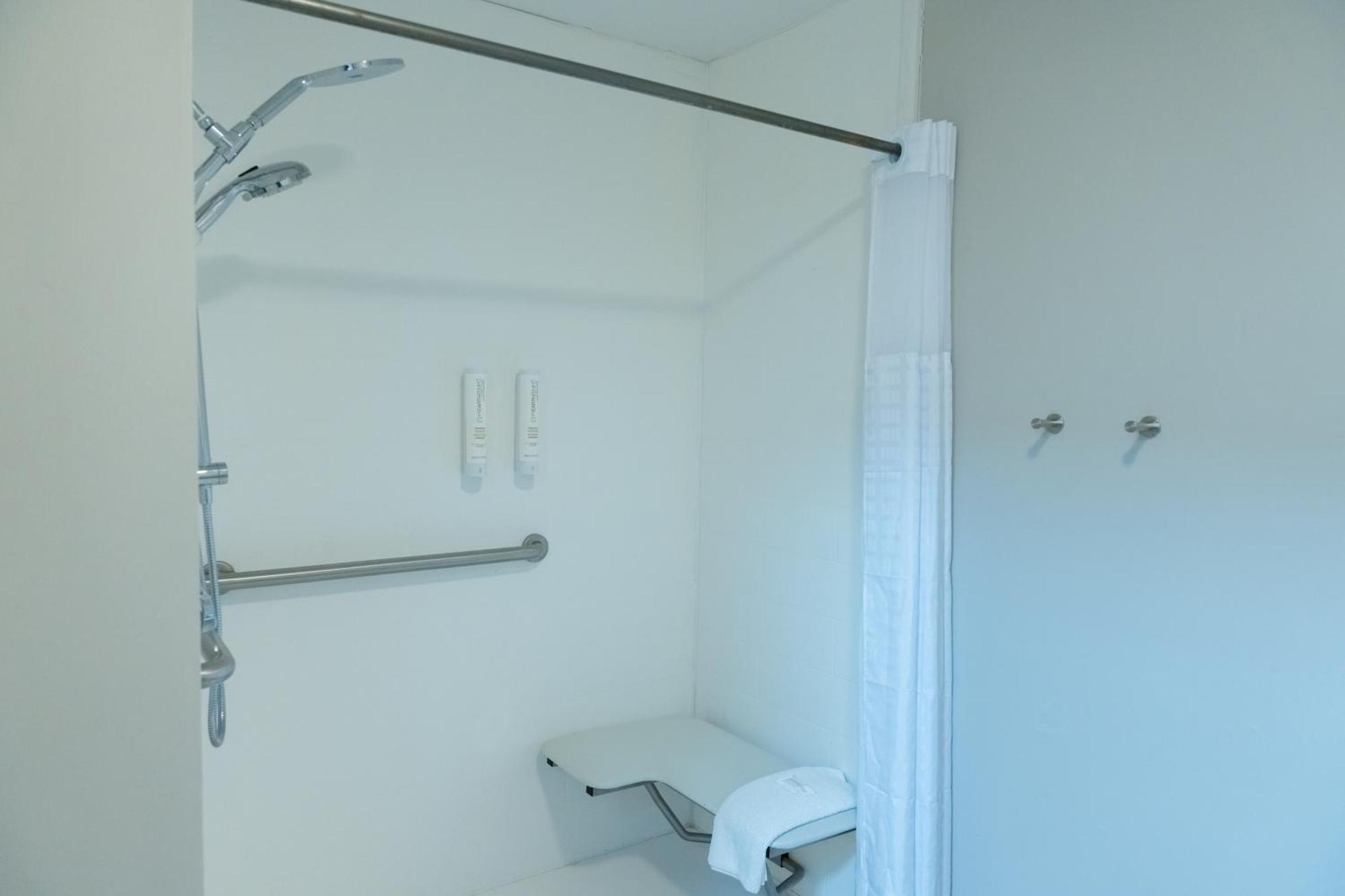 Clarion Pointe-dillard Near Blue Ridge Mountains Hotel 2*