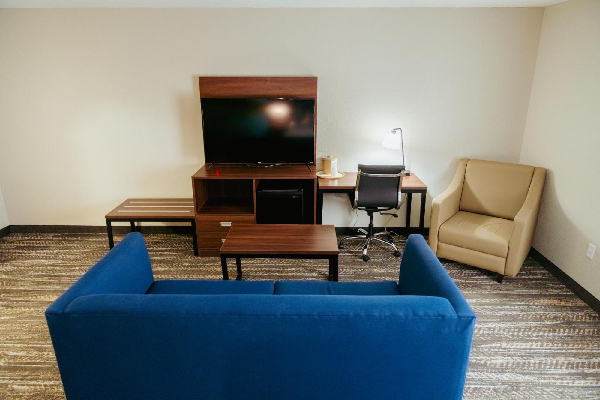 Hotel Clarion Pointe-dillard Near Blue Ridge Mountains