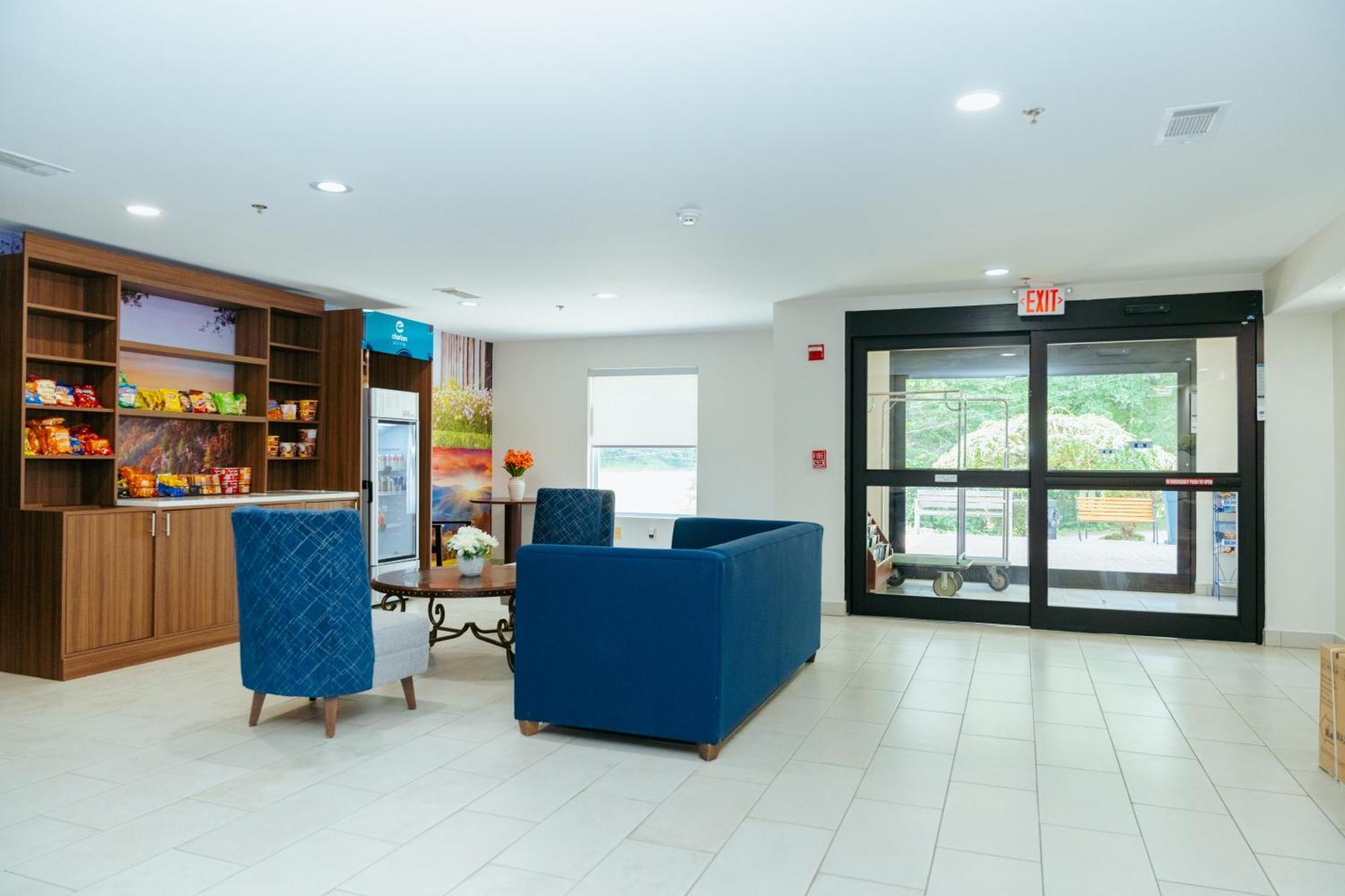 Clarion Pointe-dillard Near Blue Ridge Mountains Hotel