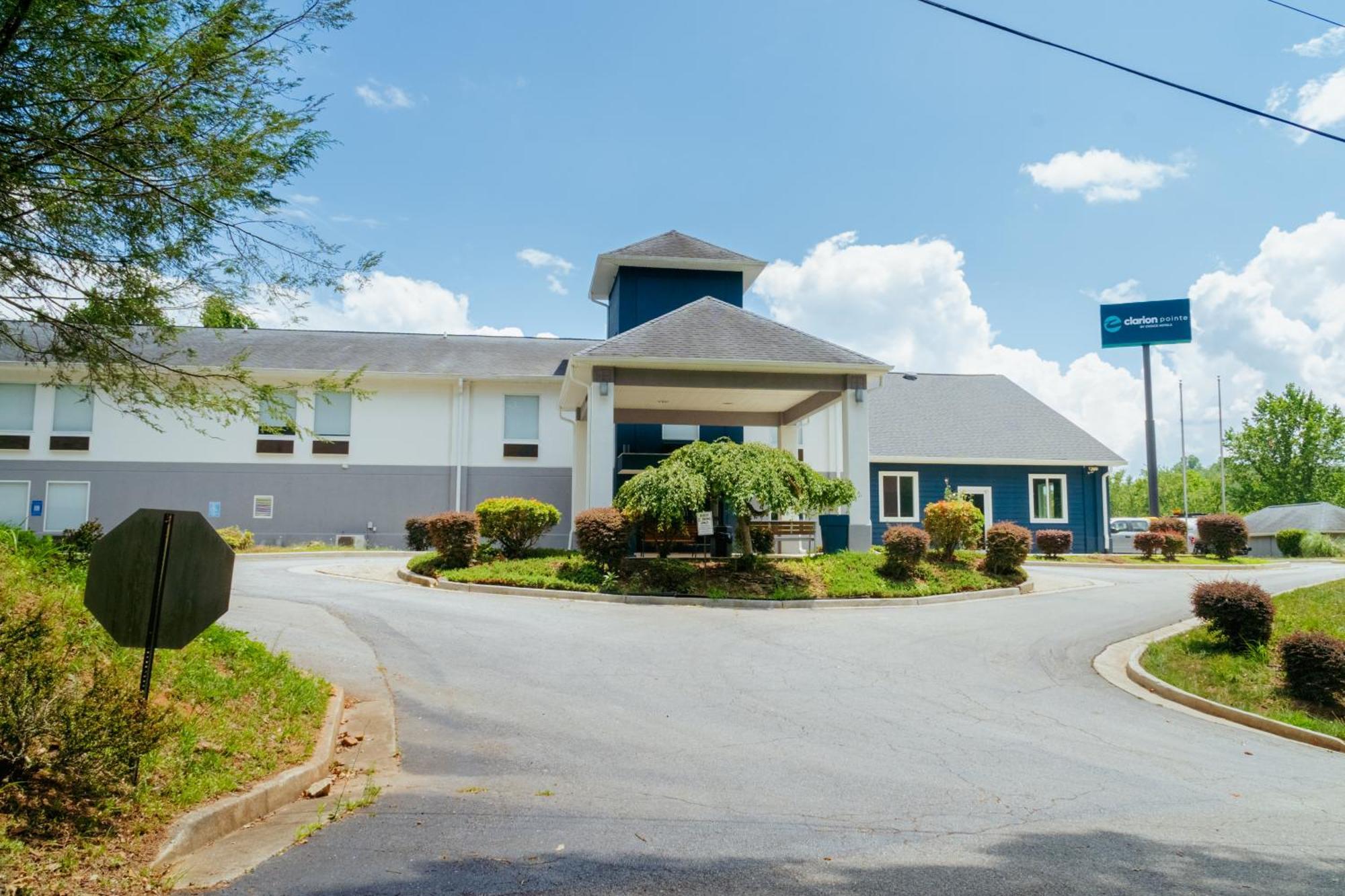 Clarion Pointe-dillard Near Blue Ridge Mountains 2*