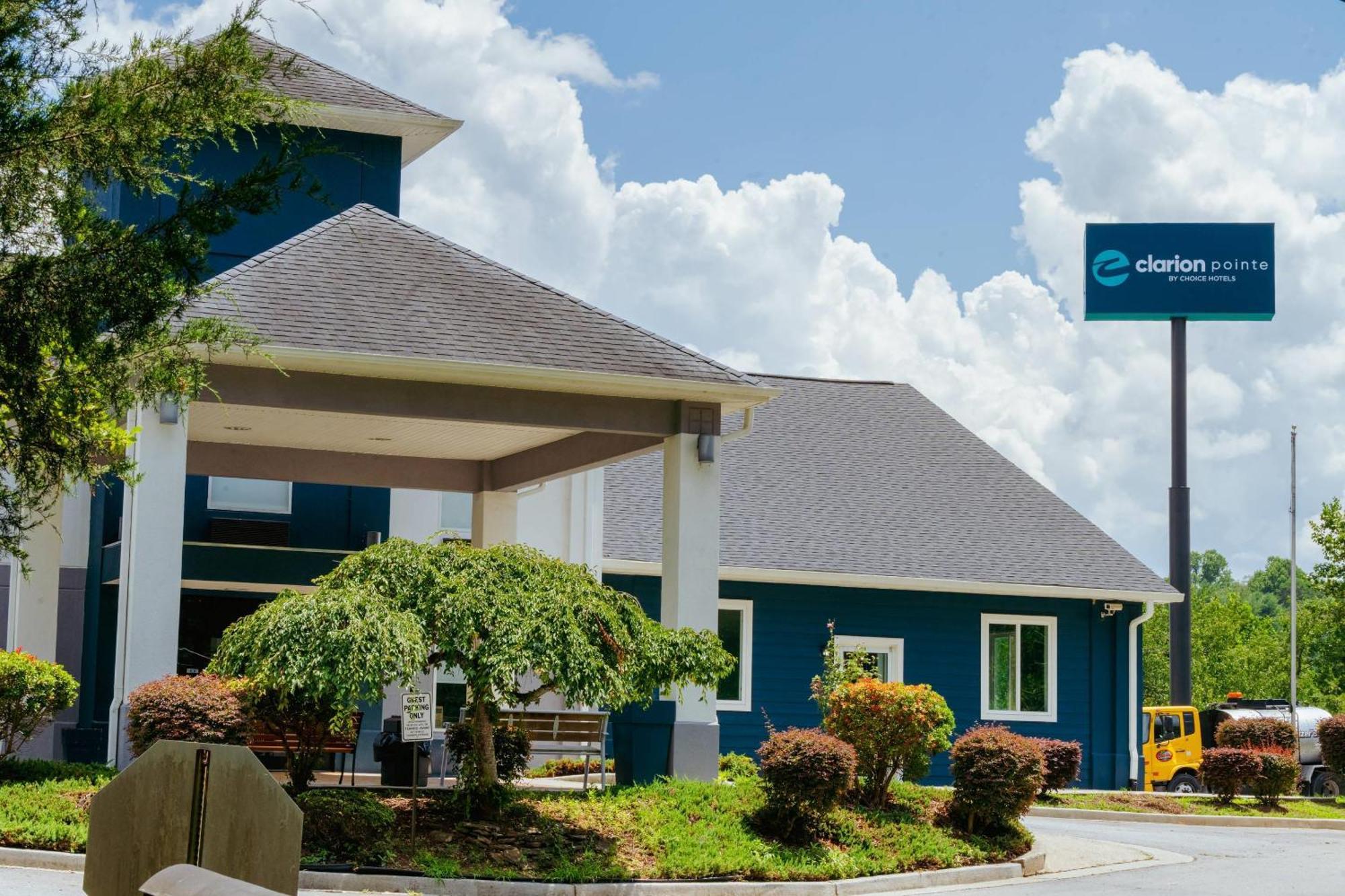 Hotel Clarion Pointe-dillard Near Blue Ridge Mountains